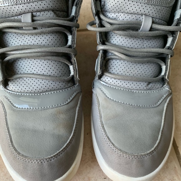 Adidas mens sneakers size 8.5US - Picture 4 of 6